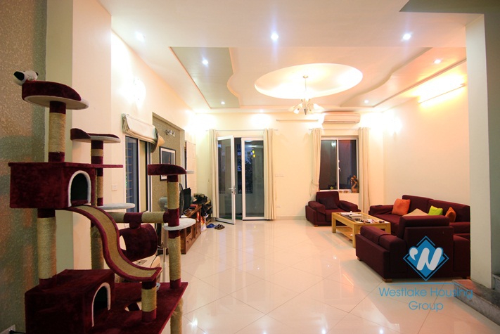 Nice house with 4 bedroom  for rent in Tay Ho